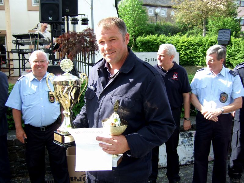 Valentin Benzkirch mit dem Siegerpokal 2008