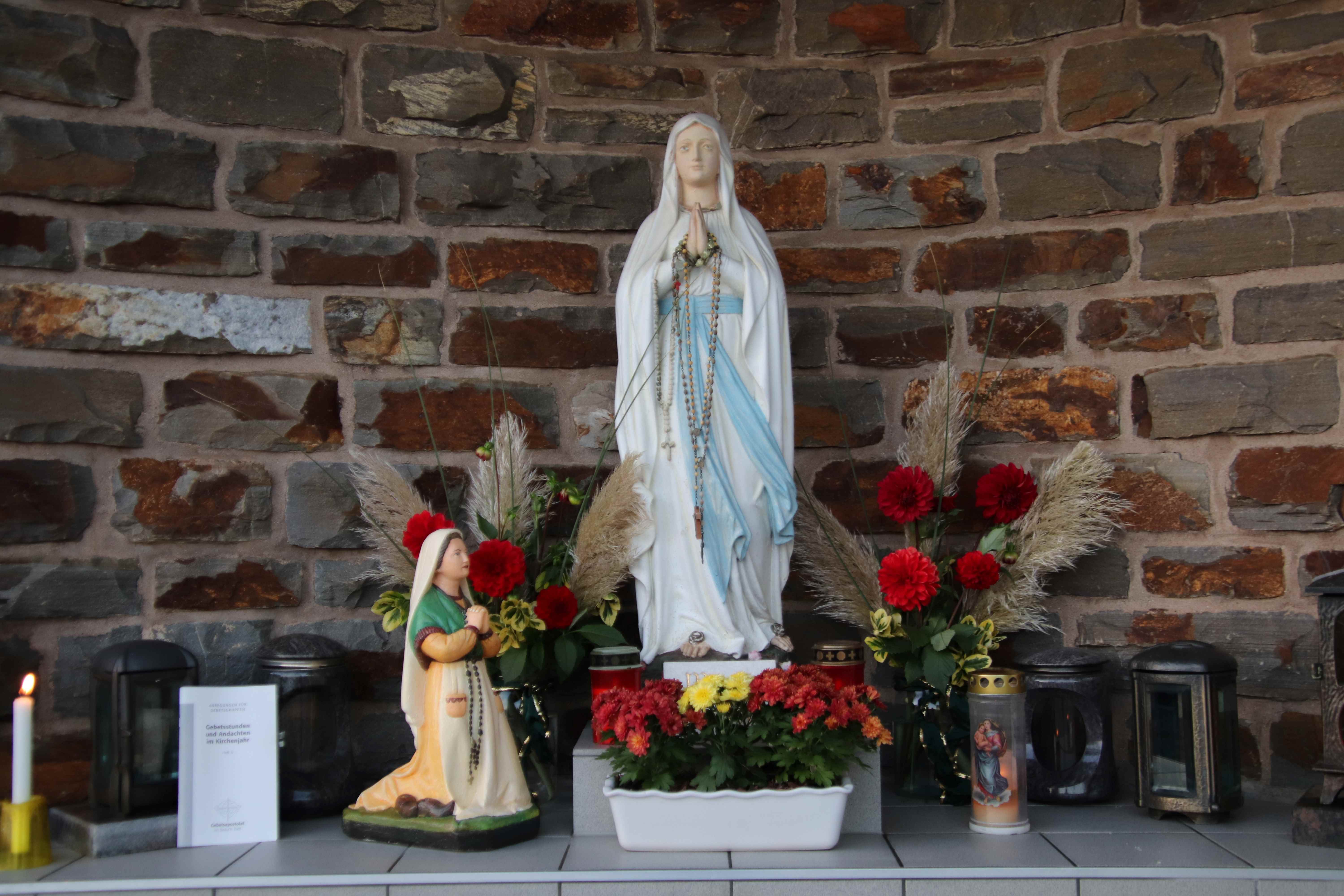   Hl. Bernadette in der Lourdes-Kapelle Ockfen